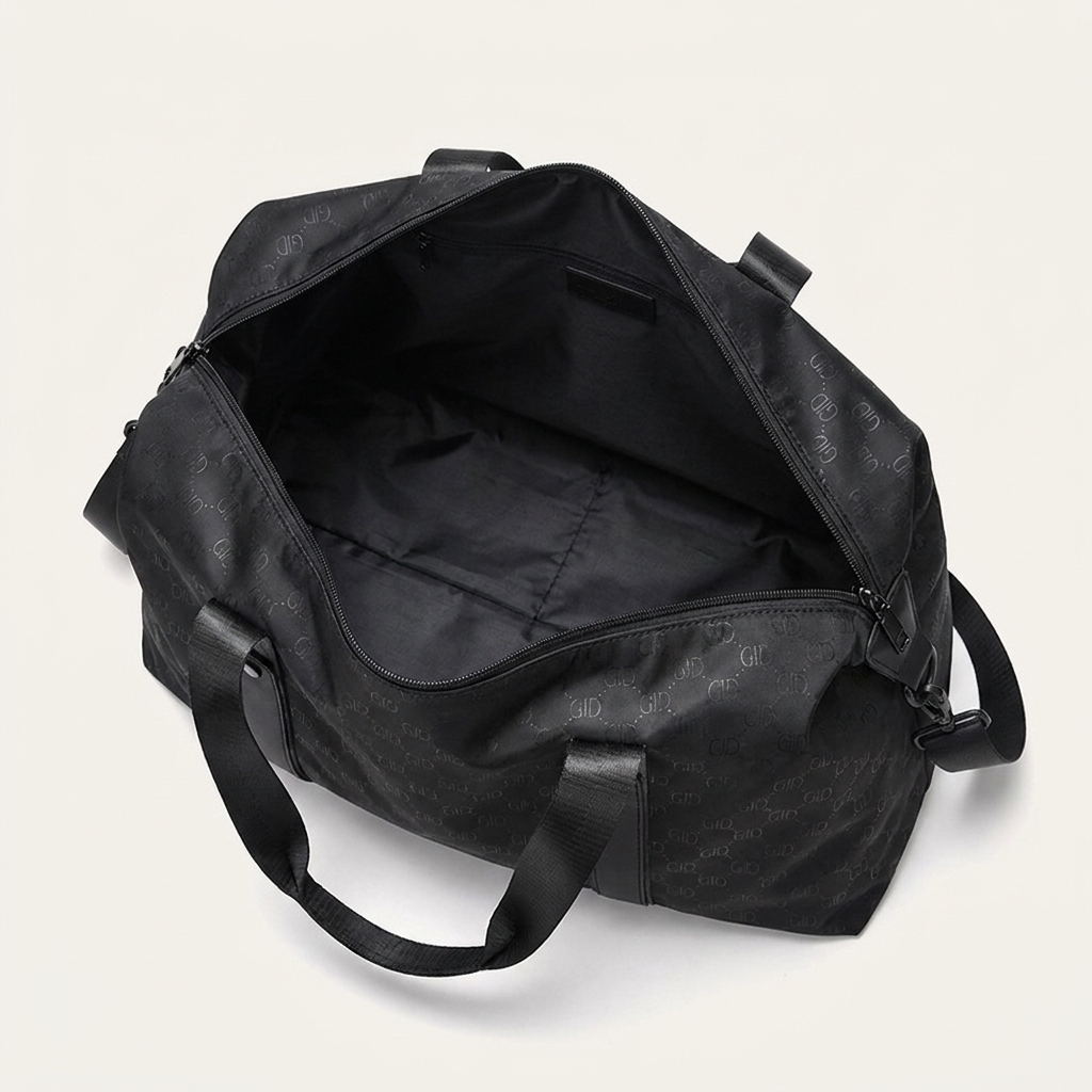 Lightweight 0.52 kg duffel that folds flat for easy storage