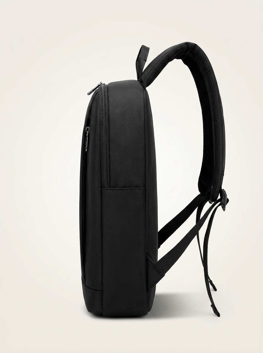 Dedicated padded sleeve for laptops up to 15 inches
