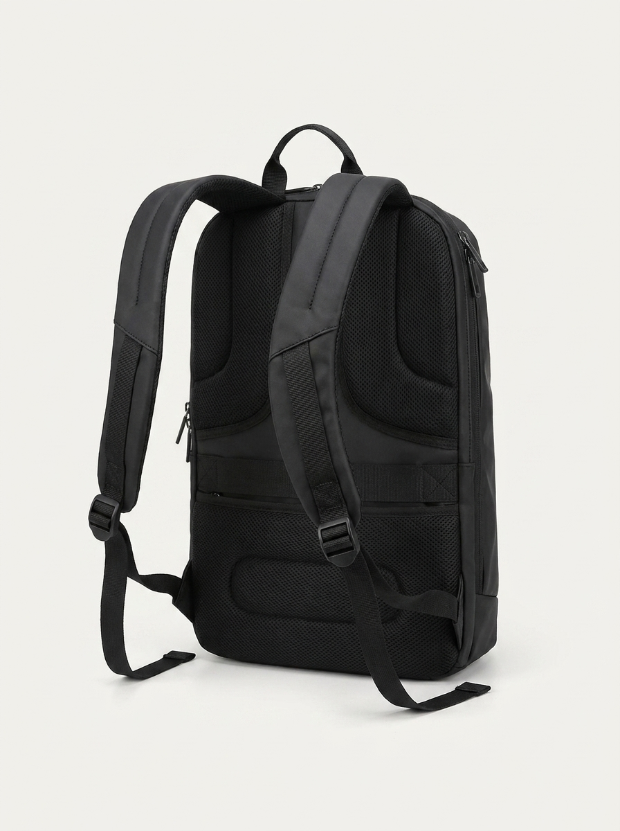 20-35L interior holding everyday commuting essentials