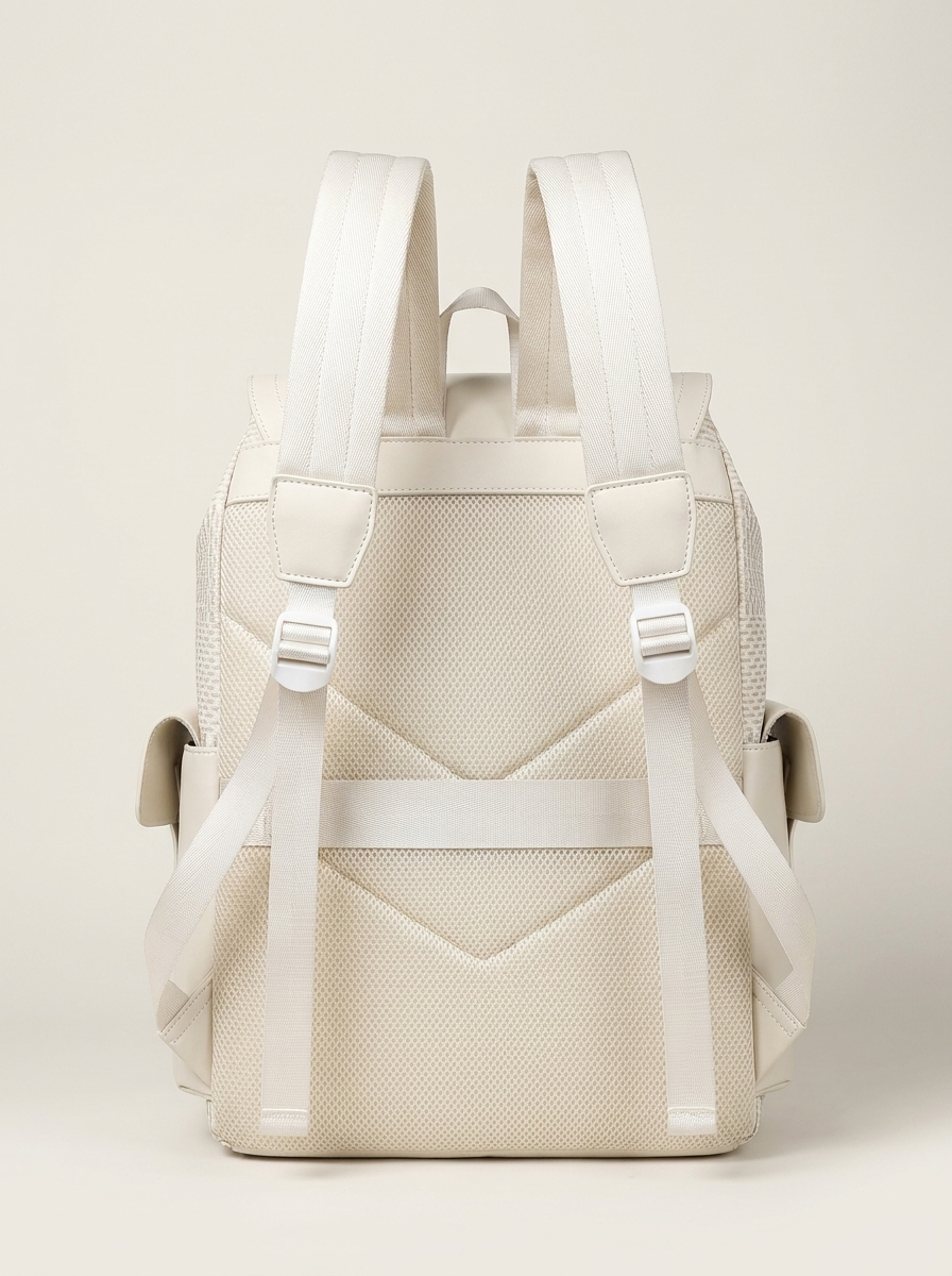 20-35L main space with twin interior layers for documents and chargers