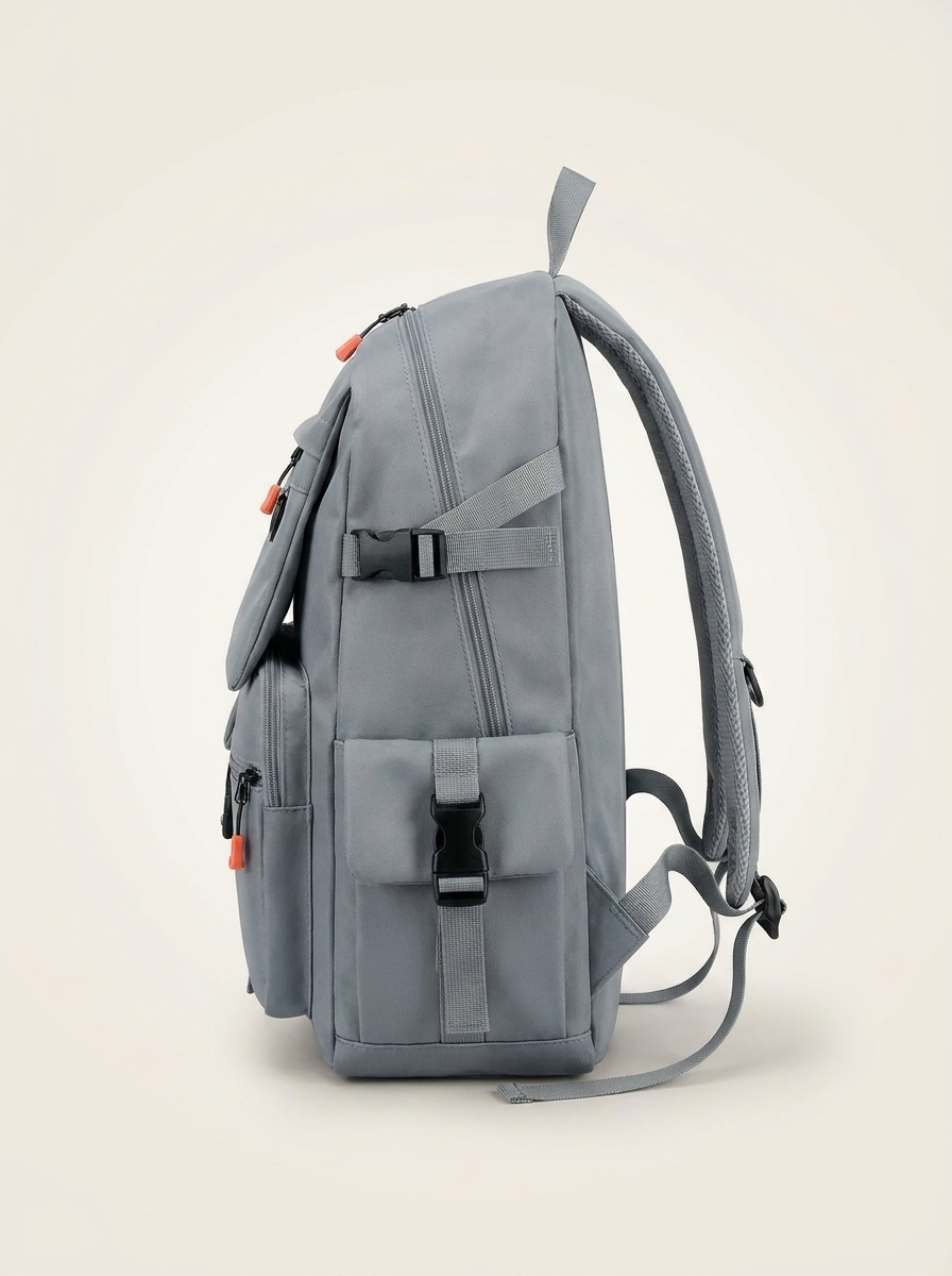 Roomy 20-35L capacity with a neat polyester-lined main compartment