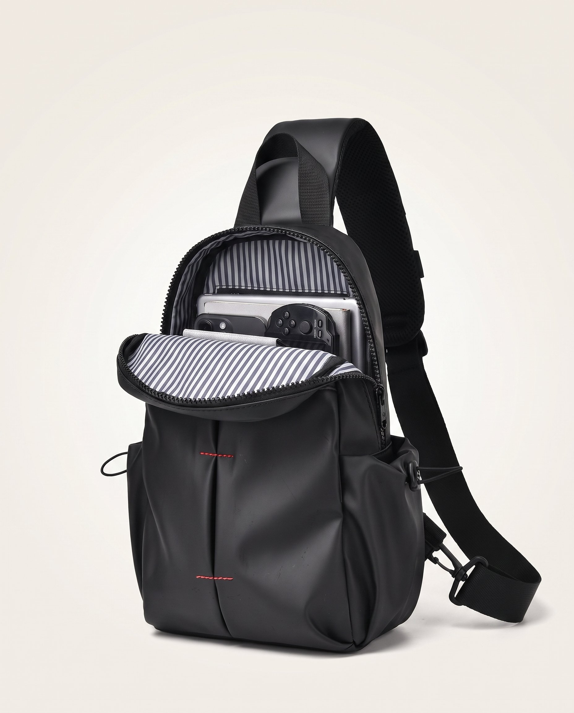 Ultra-light 310 g crossbody day bag with contrast-splice panelling