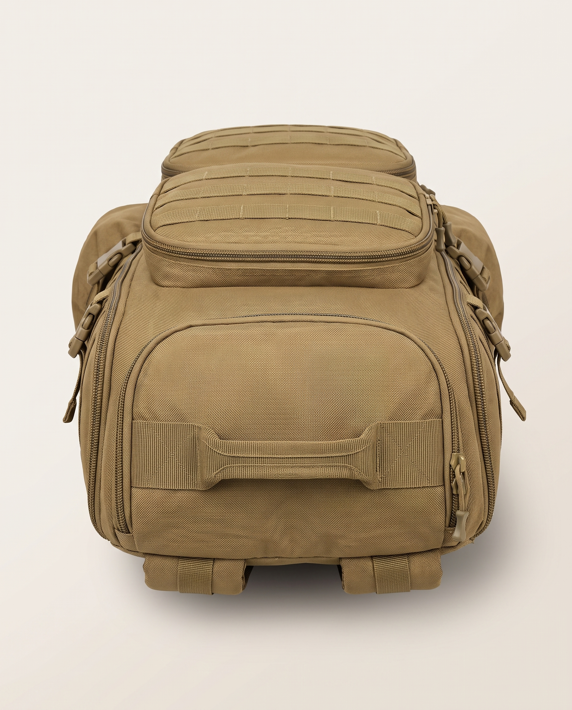 Spine-protecting padded back panel spreading heavy outdoor loads