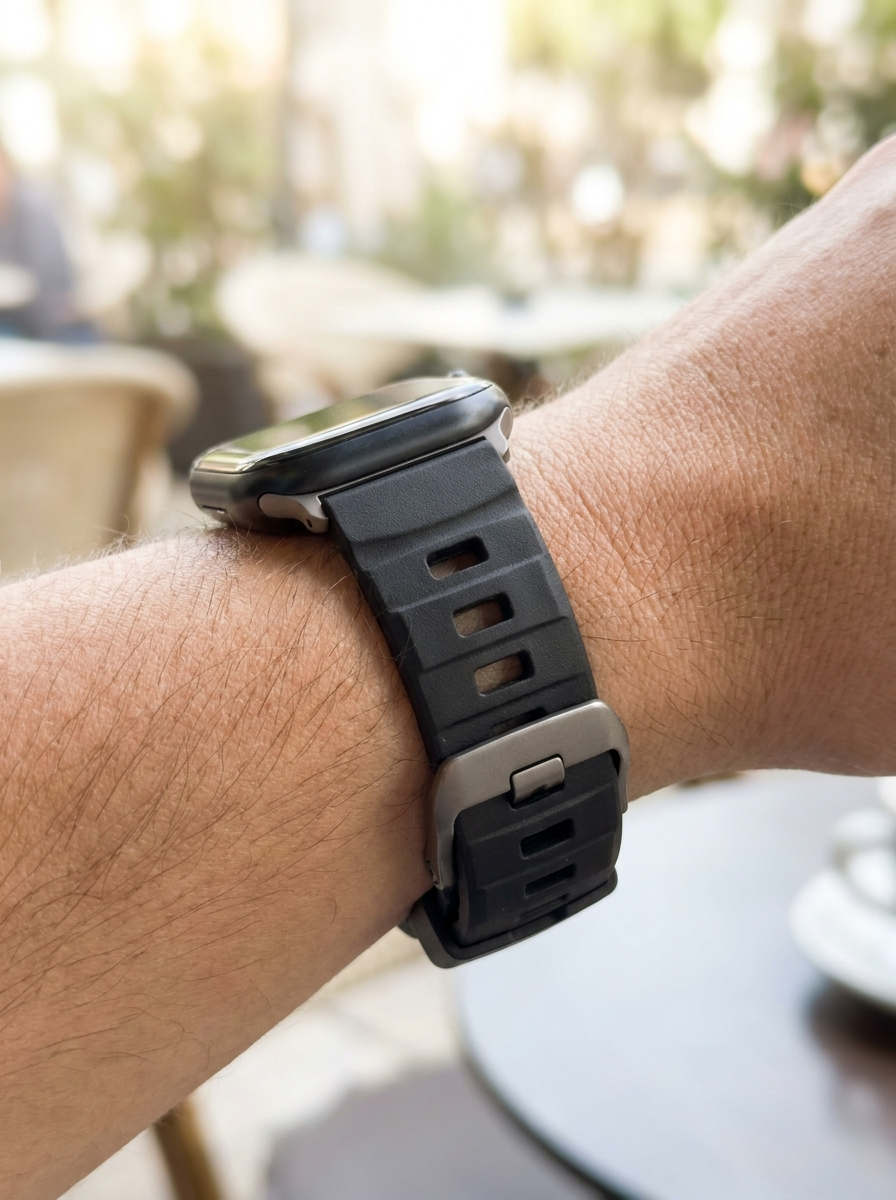 FKM fluororubber watch strap for Apple Watch in rugged sports style